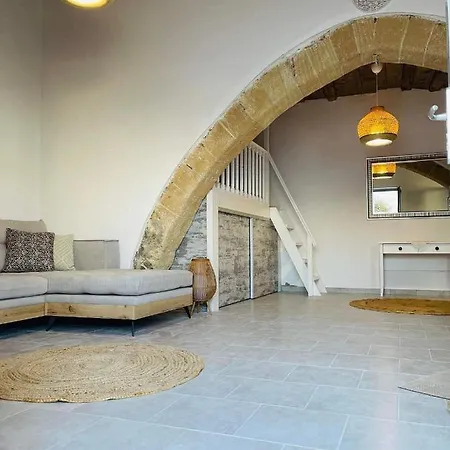 Anemone Traditional House *